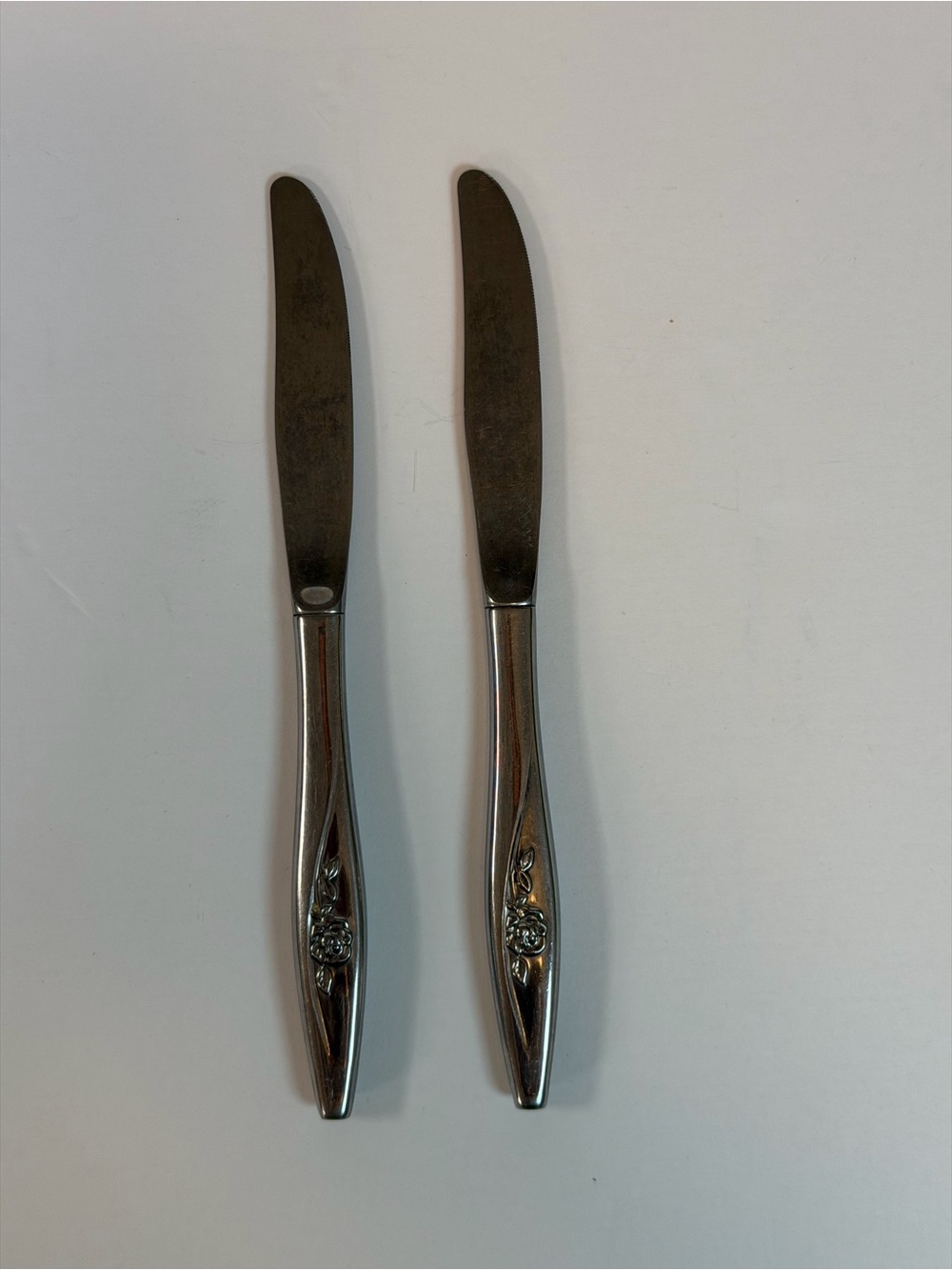 Oneidacraft Lasting Rose 2 Replacement Dinner Knives Stainless Steel Flatware